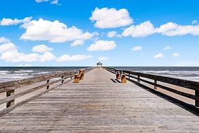 Upper Unit Condo Overlooking Both the Ocean Pier and Swimming Pool by 