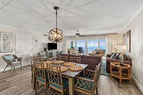 Upper Unit Condo Overlooking Both the Ocean Pier and Swimming Pool by 