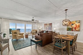 Upper Unit Condo Overlooking Both the Ocean Pier and Swimming Pool by 