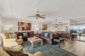 Upper Unit Condo Overlooking Both the Ocean Pier and Swimming Pool by 