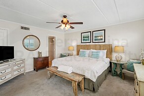 Upper Unit Condo Overlooking Both the Ocean Pier and Swimming Pool by 