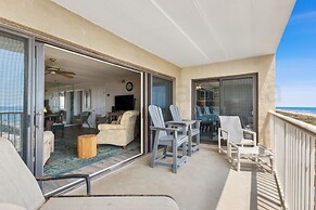 Upper Unit Condo Overlooking Both the Ocean Pier and Swimming Pool by 