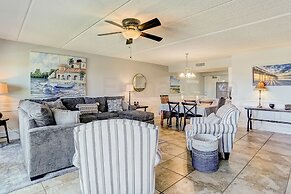 Enchanting Ground Unit Condo Few Steps Away from the Ocean Side by Red