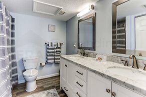 Comfy Upper Unit Condo to Enjoy the Beach or the Fishing by RedAwning