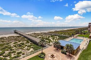 Comfy Upper Unit Condo to Enjoy the Beach or the Fishing by RedAwning