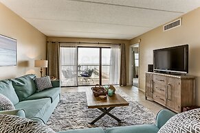 Comfy Upper Unit Condo to Enjoy the Beach or the Fishing by RedAwning