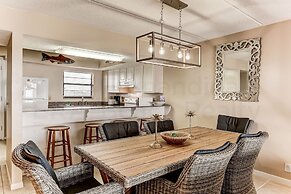 Comfy Upper Unit Condo to Enjoy the Beach or the Fishing by RedAwning