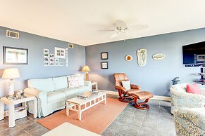 Coastline Condo with private Balcony to Enjoy Views of the Atlantic Oc