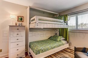 Coastline Condo with private Balcony to Enjoy Views of the Atlantic Oc