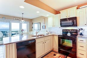 Coastline Condo with private Balcony to Enjoy Views of the Atlantic Oc