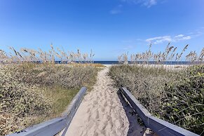 Coastline Condo with private Balcony to Enjoy Views of the Atlantic Oc