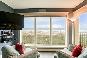 Coastline Condo with private Balcony to Enjoy Views of the Atlantic Oc