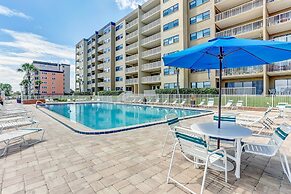 Oceanfront Condo with Beach Access, Pool, and Tennis Court by RedAwnin