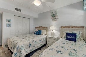 Oceanfront Condo with Beach Access, Pool, and Tennis Court by RedAwnin