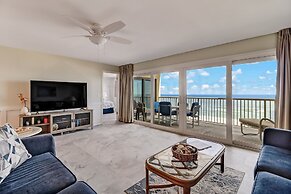 Oceanfront Condo with Beach Access, Pool, and Tennis Court by RedAwnin