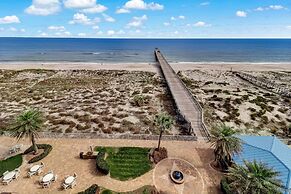 Oceanfront Condo with Beach Access, Pool, and Tennis Court by RedAwnin