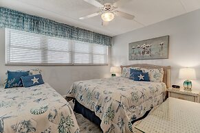 Oceanfront Condo with Beach Access, Pool, and Tennis Court by RedAwnin