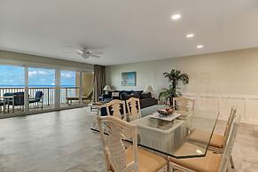 Oceanfront Condo with Beach Access, Pool, and Tennis Court by RedAwnin