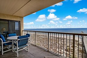 Oceanfront Condo with Beach Access, Pool, and Tennis Court by RedAwnin