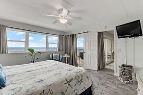 Oceanfront Condo with Beach Access, Pool, and Tennis Court by RedAwnin