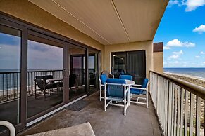 Oceanfront Condo with Beach Access, Pool, and Tennis Court by RedAwnin