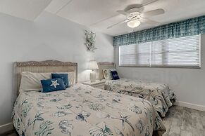 Oceanfront Condo with Beach Access, Pool, and Tennis Court by RedAwnin