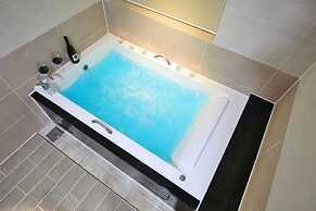 Seawater Spa Hotel Coza