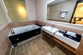 Seawater Spa Hotel Coza