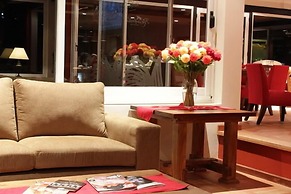 Rio Arriba Suites Apartments y Resto