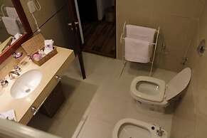 Rio Arriba Suites Apartments y Resto