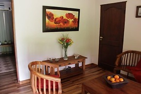 Rio Arriba Suites Apartments y Resto