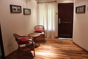 Rio Arriba Suites Apartments y Resto