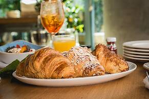 Dua Miami, Autograph Collection