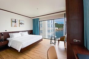 Wyndham Legend Halong Hotel