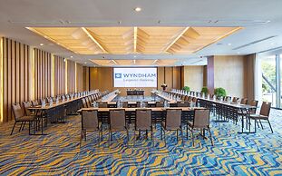 Wyndham Legend Halong Hotel