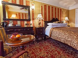 Riverside Inn