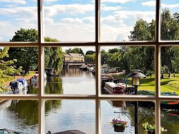 Riverside Inn