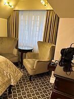 Riverside Inn
