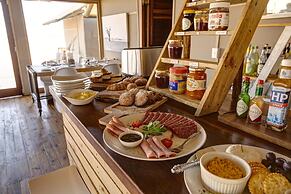 Kanaan N/a'an ku sê Desert Retreat