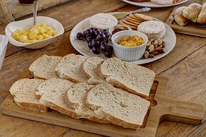 Kanaan N/a'an ku sê Desert Retreat