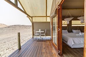 Kanaan N/a'an ku sê Desert Retreat