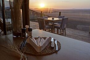 Kanaan N/a'an ku sê Desert Retreat