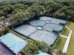 Ocean Place Condo with Direct Access to the Beach by RedAwning