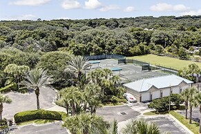 Ocean Place Condo with Direct Access to the Beach by RedAwning