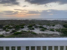 Oceanside Townhouse with Ocean View and Access to the Deck by RedAwnin