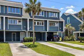 Oceanside Townhouse with Ocean View and Access to the Deck by RedAwnin