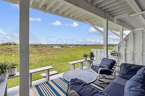 Oceanside Townhouse with Ocean View and Access to the Deck by RedAwnin
