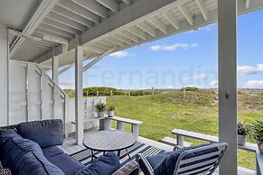 Oceanside Townhouse with Ocean View and Access to the Deck by RedAwnin