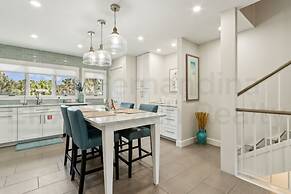 Oceanside Townhouse with Ocean View and Access to the Deck by RedAwnin