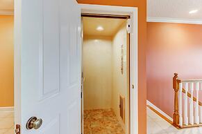 Pet Friendly Condo with Private Parking and Elevator by RedAwning